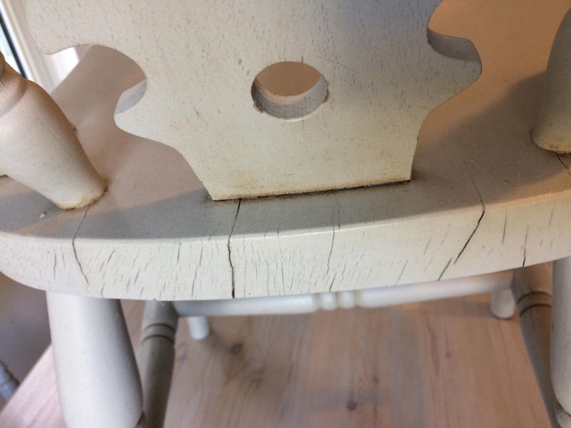 як усунути тріщини та сколи в деревині