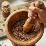 дерев'яну ступку для спецій